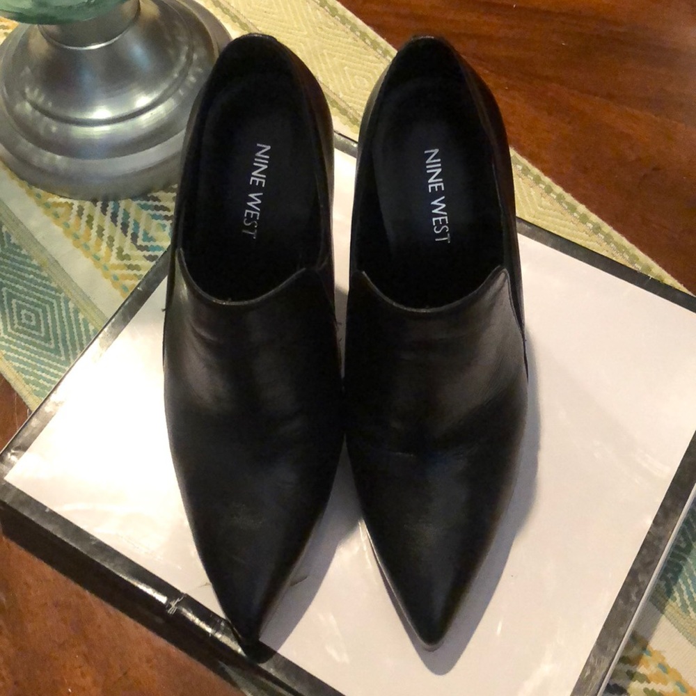 NINE WEST BLACK ANKLE BOOTS IN SZ 7.5